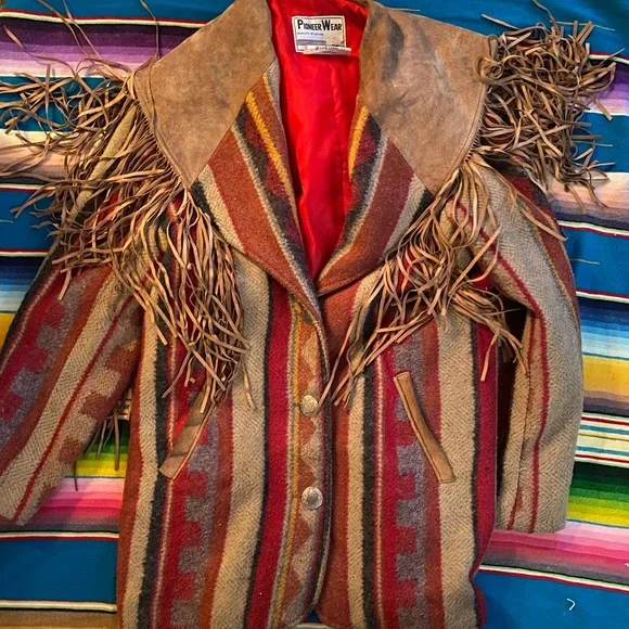 Pioneer wear vintage colorful southwestern print wool and suede fringe jacket - Picture 14 of 14